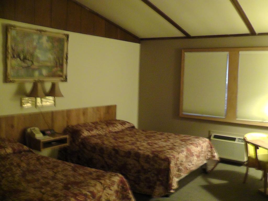 Motel 95 & Campground Hixton Экстерьер фото